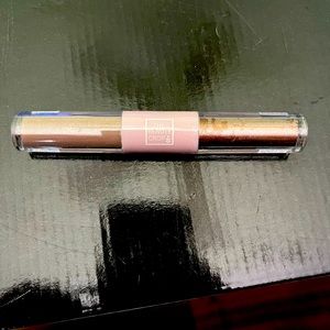 The beauty crop liquid eyeshadow duo